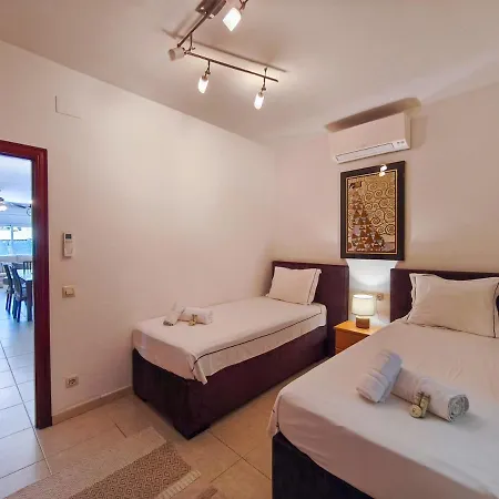 Vio, 8-10 Pers, Big Family With Amazing Private Pool *
